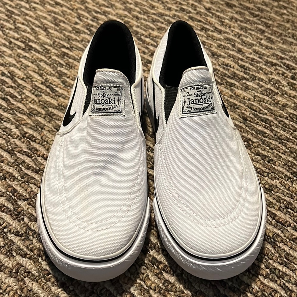 kids nike shoes